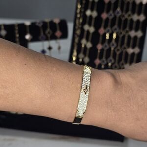 Elegant Gold Bracelet
